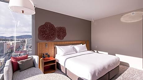 1 King Premium Corner Room