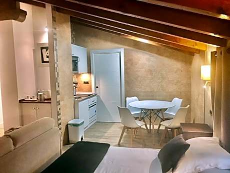 King Studio with Sofa Bed