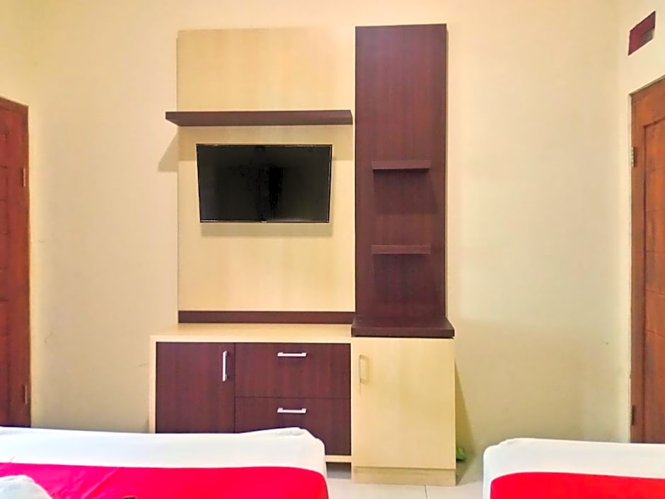 RedDoorz near Alun Alun Slawi