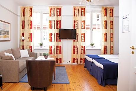 Family Room (2 Adults + 2 Children)