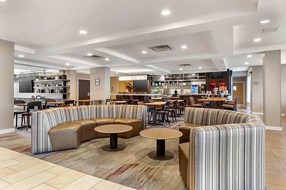 Comfort Inn & Suites Bethlehem Lehigh Valley Airport