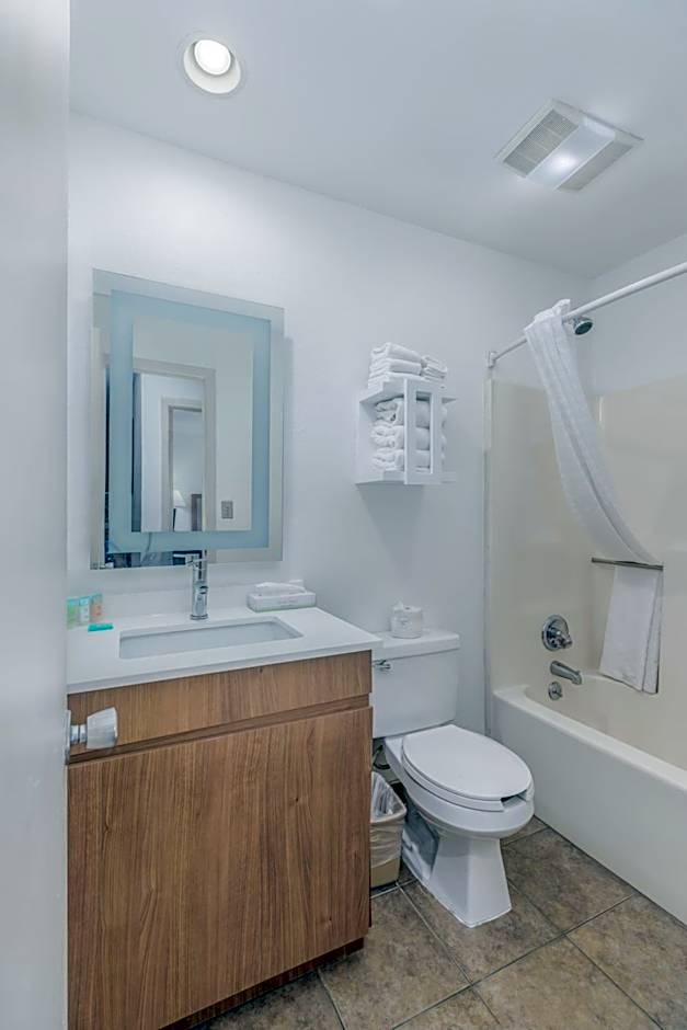 Crossroads Inn & Suites