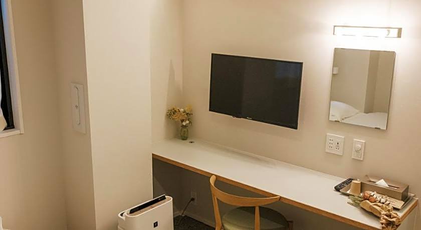 AND HOSTEL KURAMAE WEST