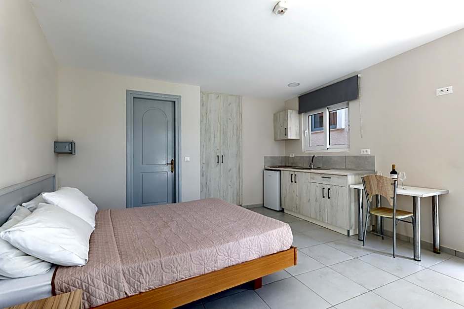 Anixis Hotel & Apartments