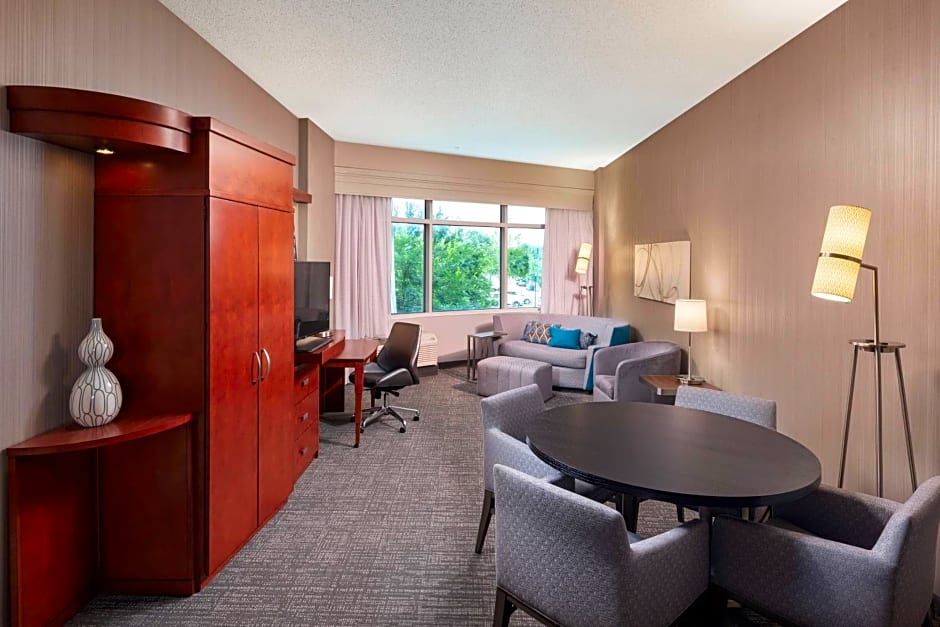 Courtyard by Marriott Greenville Downtown