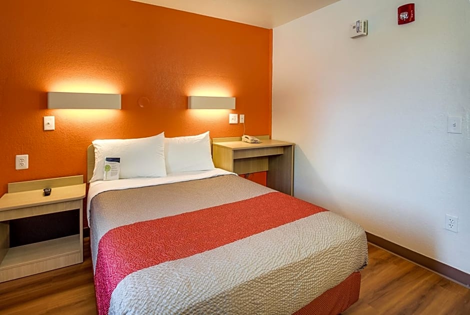 Motel 6-Lenexa, KS - Kansas City Southwest