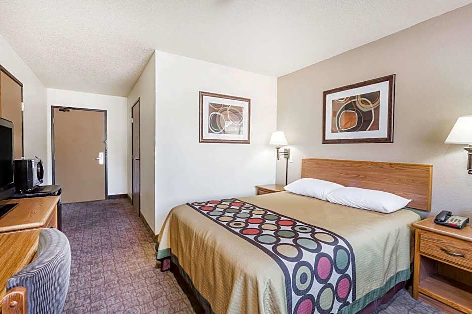 Super 8 by Wyndham Lewisburg