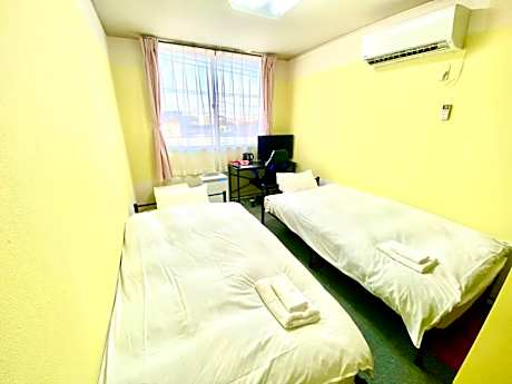 Twin Room with Shower