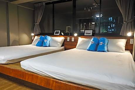 Quadruple Room with Private Bathroom