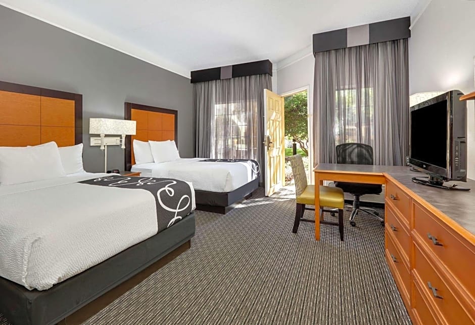 La Quinta Inn & Suites by Wyndham Dallas Addison Galleria