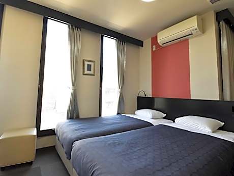 Superior Twin Room with City View