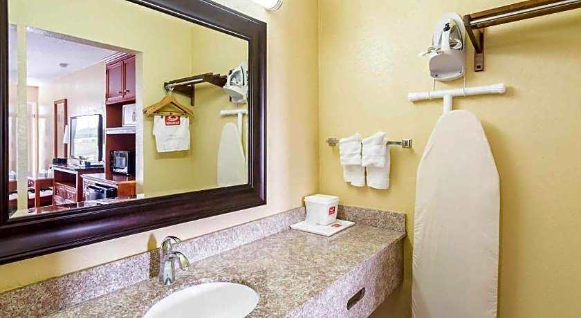 Econo Lodge White Pine Morristown I-81 & I-40 Split