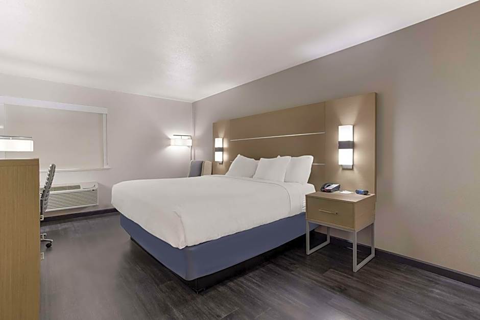 Photo 1 of 4 of 1 King Bed, Mobility Accessible