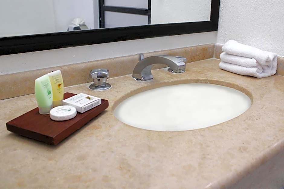 Hotel & Suites Real del Lago