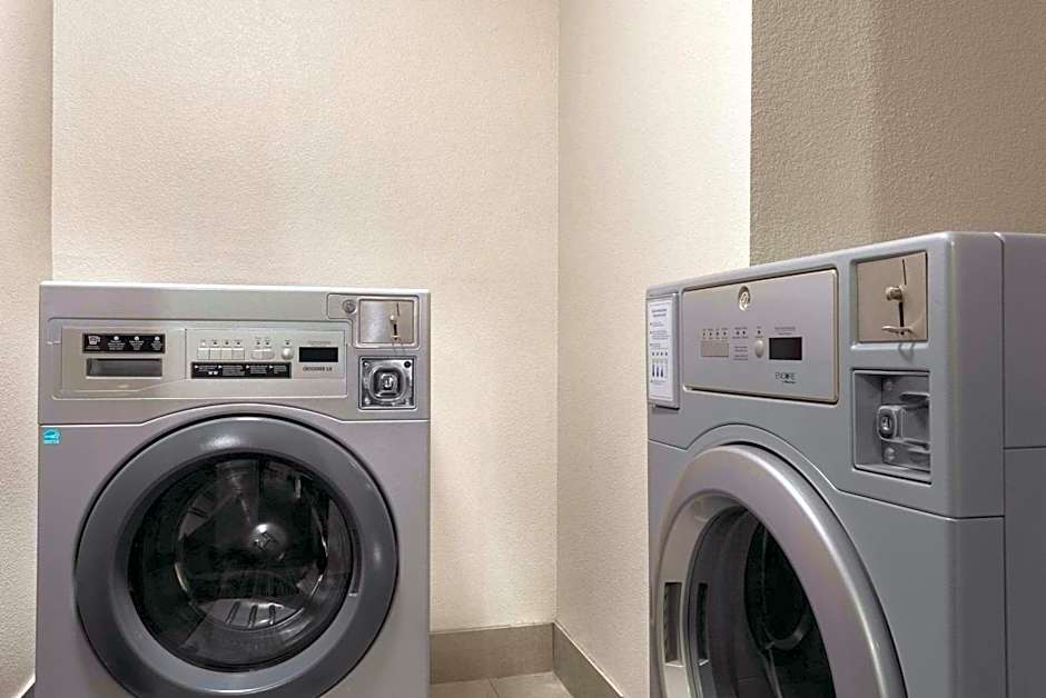 Country Inn & Suites by Radisson, Dubuque, IA