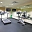 Holiday Inn Express Hotel & Suites Rogers By IHG