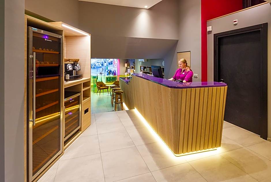 Swiss Wine Hotel & Bar By Fassbind