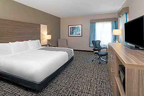 King Room with Roll-in Shower - Mobility Access/Non-Smoking