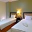 OYO 187 The Maxwell Hotel