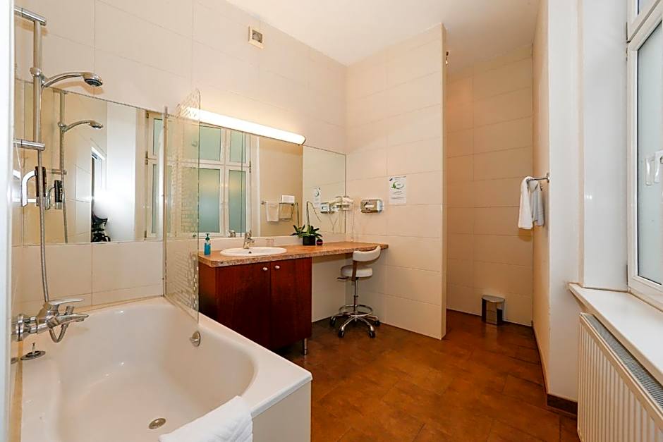 Timeout City Hotel, 5 min to city center, Self Check In