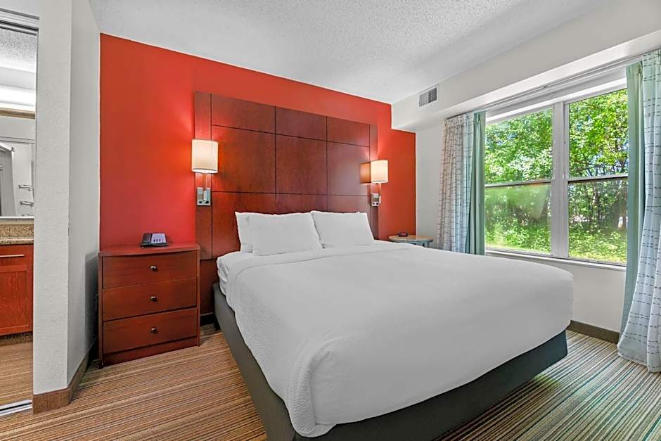 MainStay Suites Appleton Airport - Fox River Mall Area
