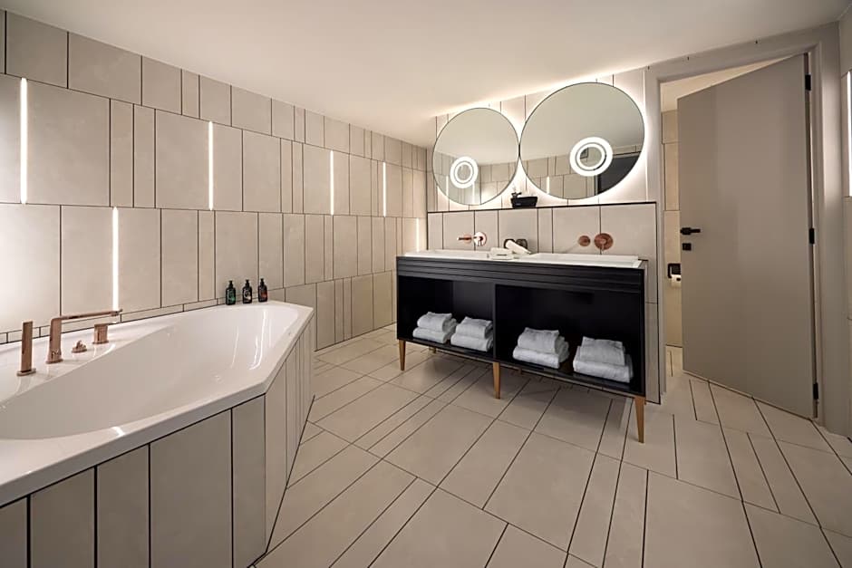 Cardo Brussels, Autograph Collection