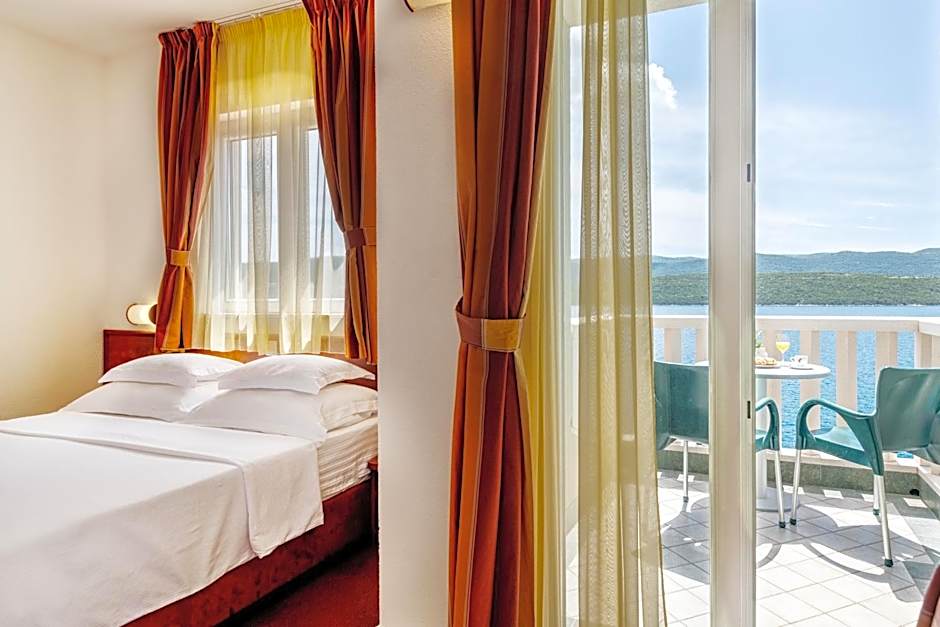 Photo 1 of 8 of 1 Double Bed or 2 Beds, Sea View