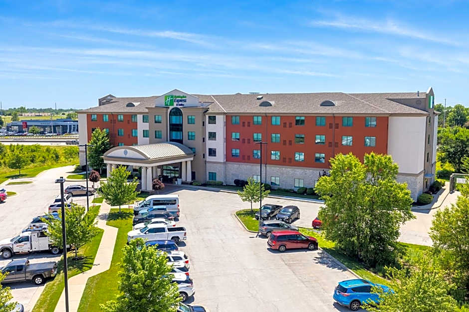 Holiday Inn Express & Suites Kansas City Airport By IHG