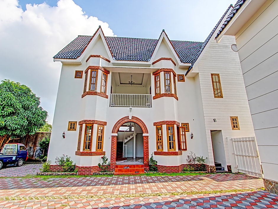 Collection O 91629 Ndalem Abhirama