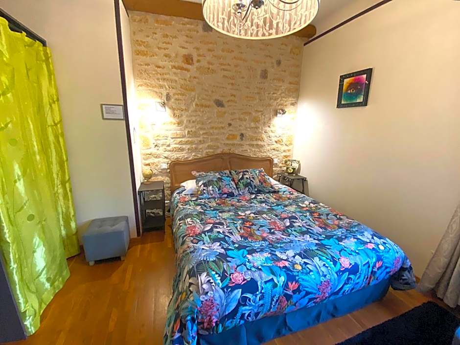 Ô Clair de Lune au cœur de Sarlat - Chambres climatisées - Parking privé - Piscine chauffée - Spa et massages