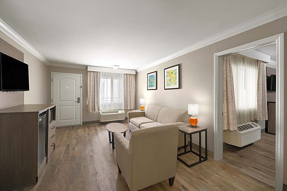 Solara Inn and Suites