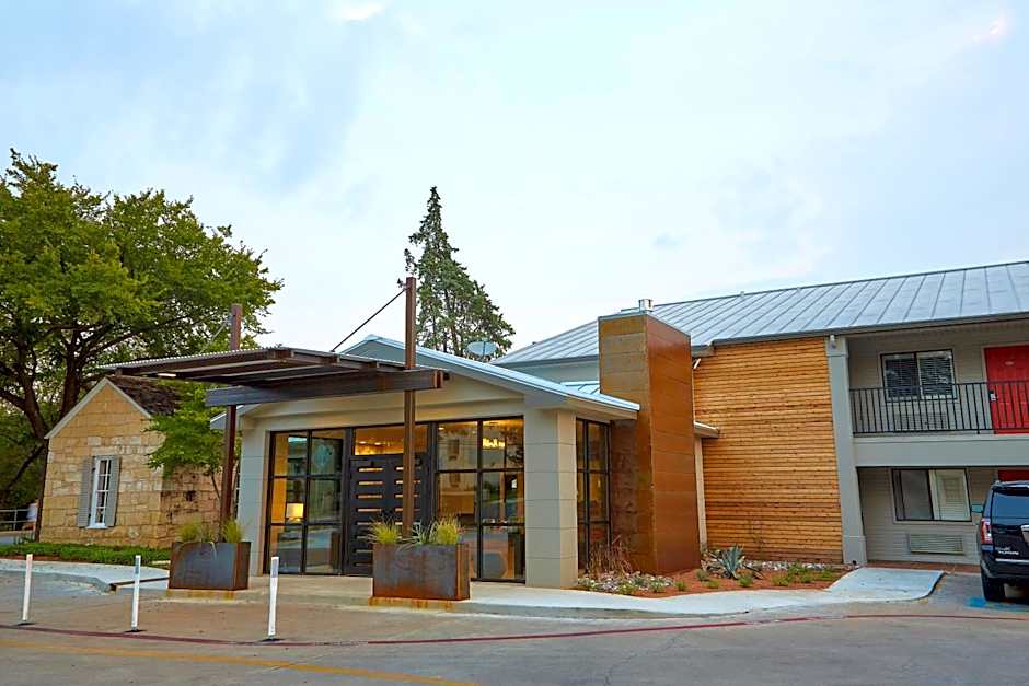 Fredericksburg Inn And Suites