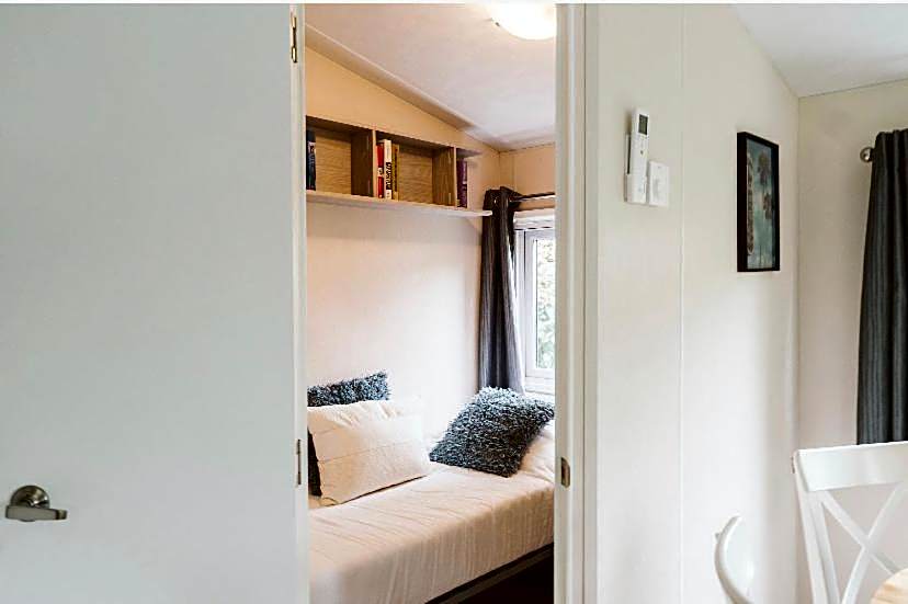 Mooi chalet in havenplaatsje op fietsafstand van het strand bij Ouddorp