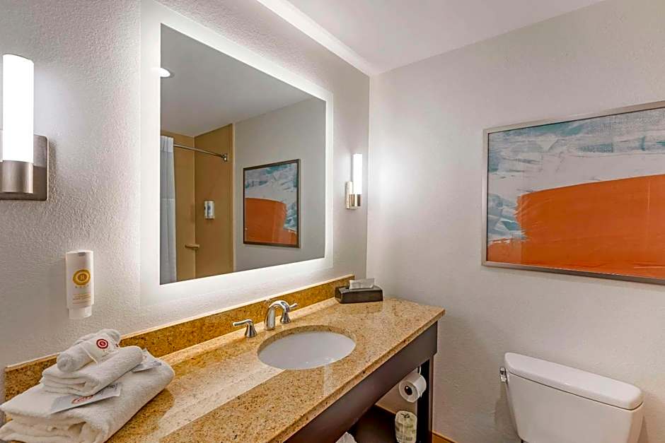 Comfort Inn & Suites Verona at Turning Stone Resort Casino