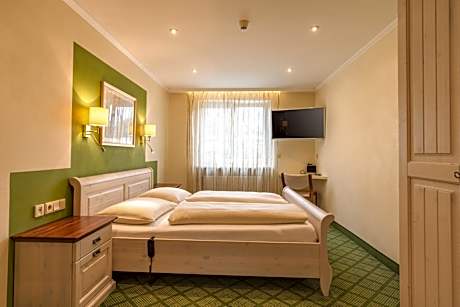 Deluxe Suite with Spa Bath