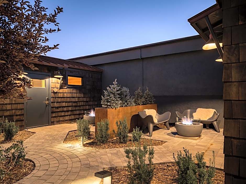 High Country Motor Lodge - Near NAU and Downtown