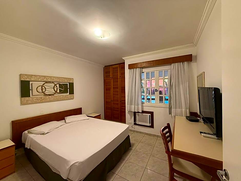 Flat estudio 110 Amarilis Riviera de São Lourenço, 03 piscina climatizada, serviço de hotelaria, limpesa e troca de toalhas diária, carregador veiculo elétrico e servico de praia finais de semana WiFi 500