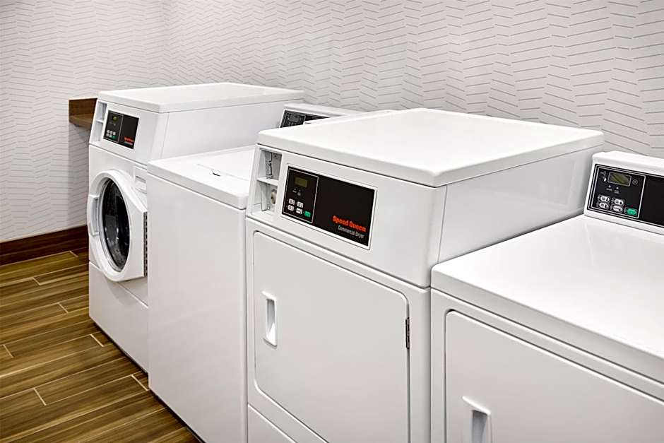 Hampton Inn By Hilton & Suites Syracuse North Airport Area