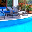 Villa Kiwi. Huge Pool, Steps To Town n Beach. 6 plus BRM 7.5 BTH 3 KCN