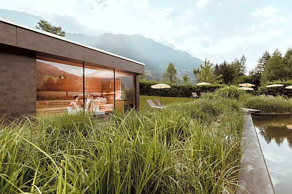 Österreichischer Hof-im Bademantel direkt in die Alpentherme