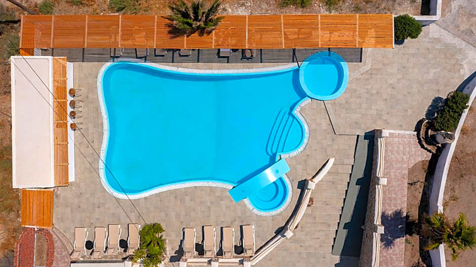Noème Santorini