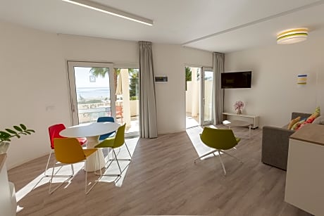 1 BEDROOM APARTMENT SEA VIEW- Refurbished (balcony or Terrace)