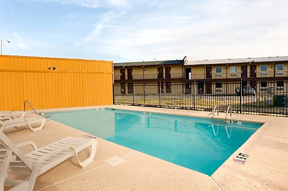 Super 8 by Wyndham Joplin