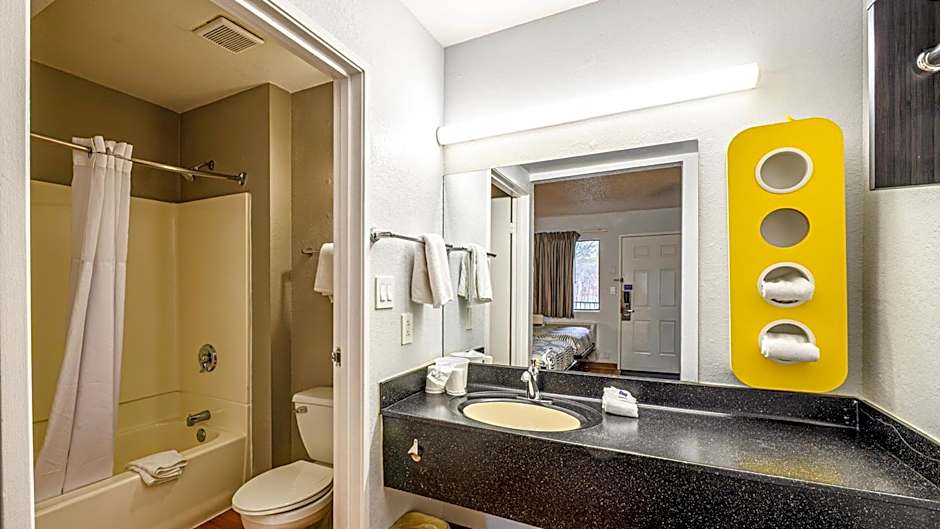 Motel 6-Wethersfield, CT - Hartford