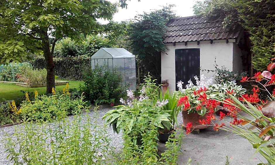 Twin Oaks Bed & Breakfast