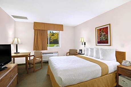 1 Queen Bed Non-Smoking