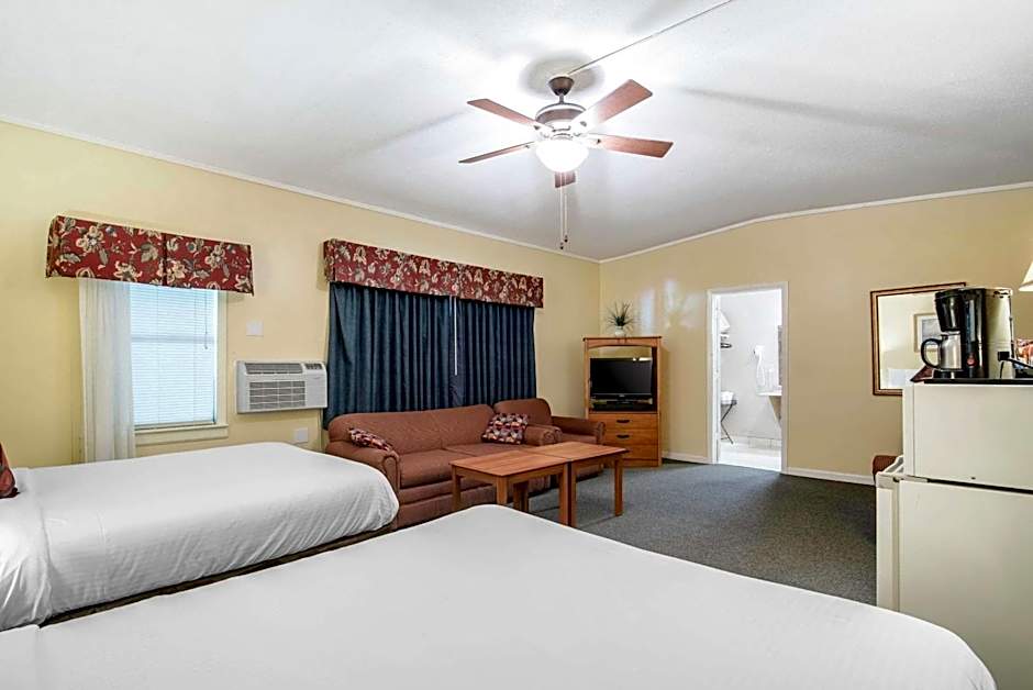 TiltonLodge Inn & Suites