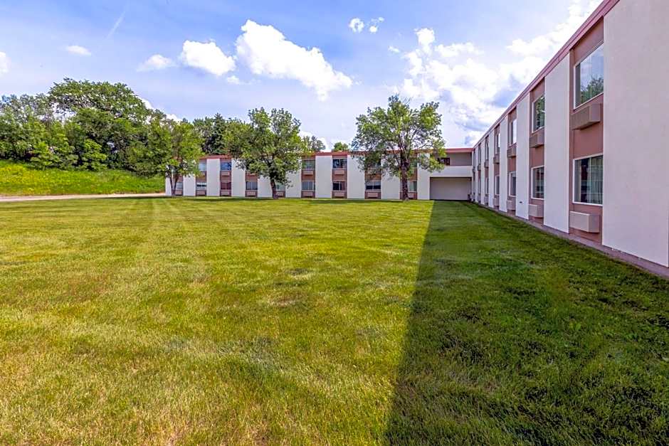 Baymont by Wyndham Jamestown Conference Center & Water Park