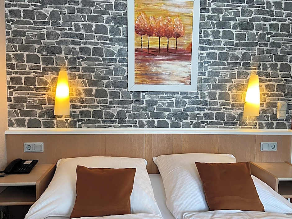 Hotel Stadt Hamburg am Fluss Saarbrücken