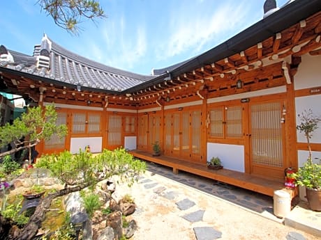 Happiness Full Hanok Guesthouse Jeonju